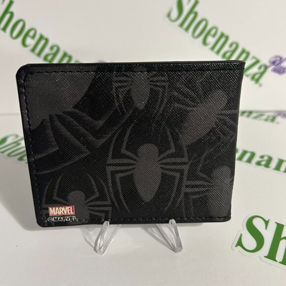 Buckle-Down Bi-Fold Wallet Marvel Spider-Man Jumping Swinging ID Card Holder - Picture 2 of 5